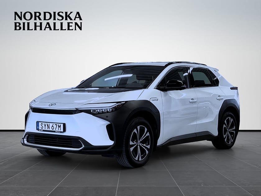 Bild 3 av Toyota bZ4X 71.4 kWh AWD Executive MOMS 360-kamera JBL Dragkrok