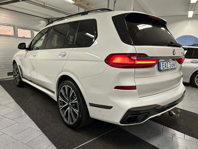 Bild 5 av BMW X7 M50d 400 hk 6 sits Panorama Skärmar Drag M Sport MOMS