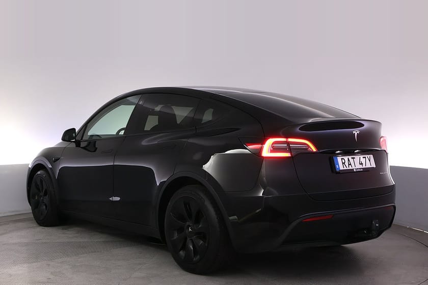 Bild 4 av Tesla Model Y Long Range AWD Autopilot Pano Drag