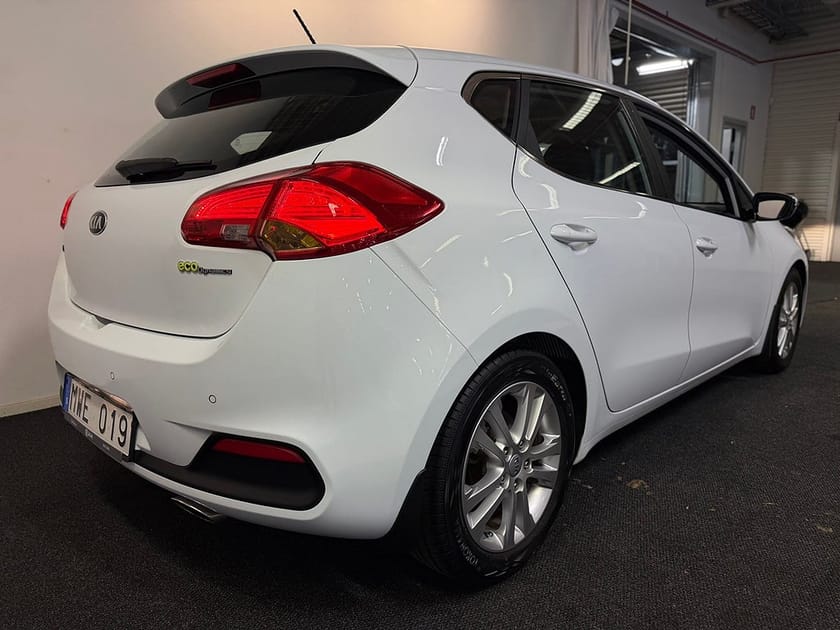 Bild 3 av Kia cee'd 1.6 GDI | Kupévärmare | Vhjul | Bluetooth | Nyservad