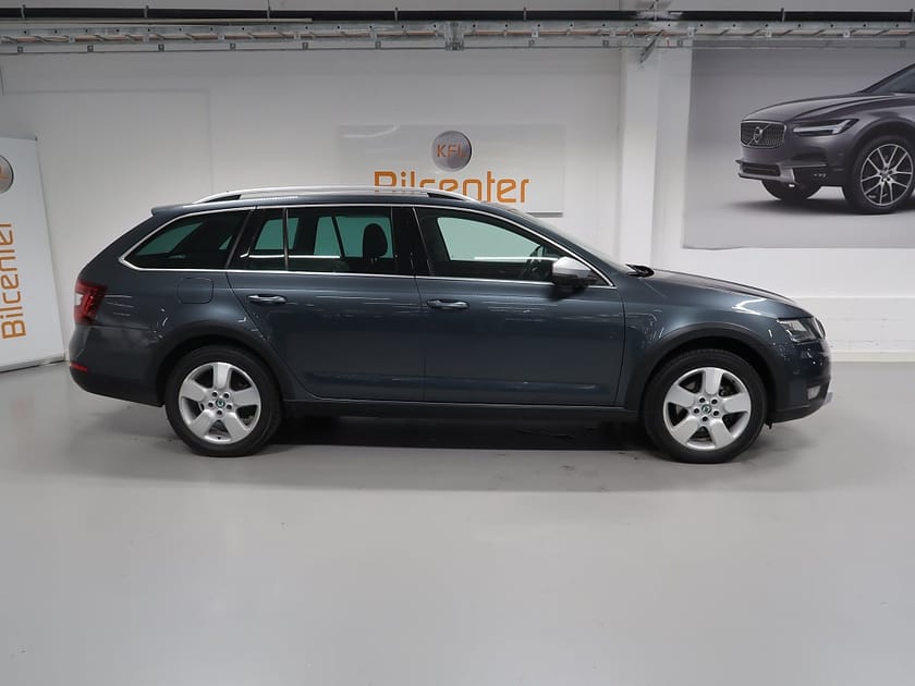 Bild 5 av Škoda Octavia Scout Skoda 2.0 TDI 4x4 Premium V-Däck ingår Cockpit-CANTON-Drag-Vä