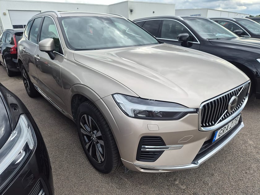Bild 2 av Volvo XC60 T6 Recharge Core Bright plug in AWD 350HK 4x4 Panorama