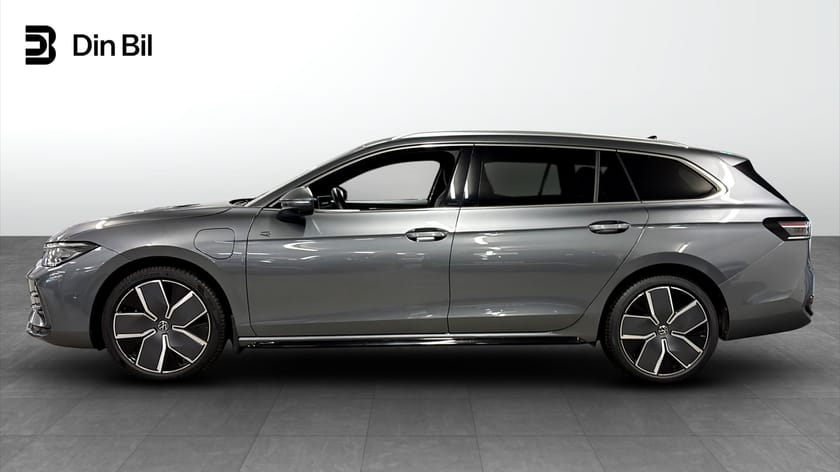 Bild 2 av Volkswagen Passat Variant eHybrid 1.5 TSI 272hk DSG R-Line / Pano & Drag