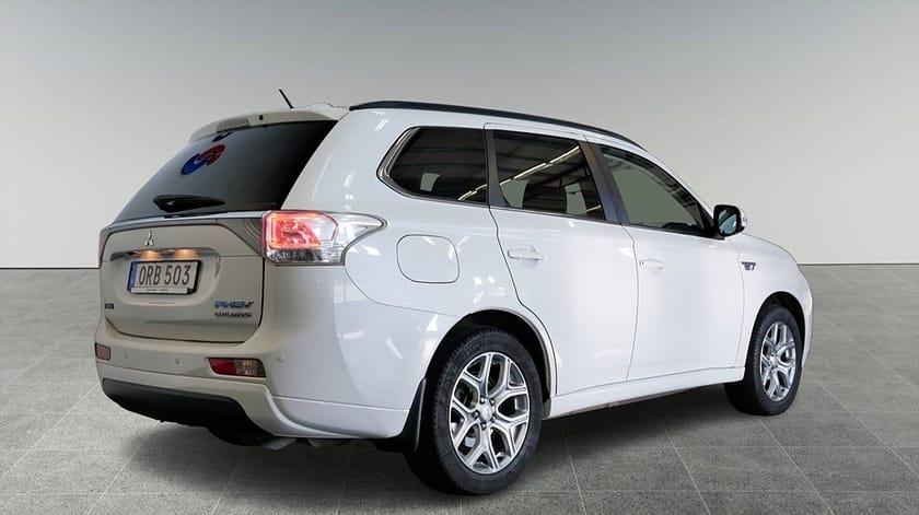 Bild 3 av Mitsubishi Outlander PHEV Business 4WD | 979 kr/mån | Plug-In Hybrid | DragMitsubishi CVT, 203hk, 2014