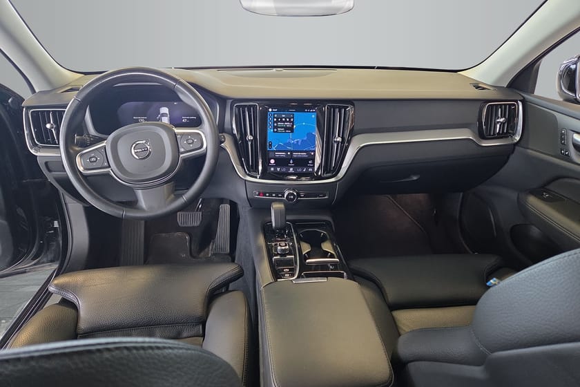 Bild 3 av Volvo V60 Recharge T6 Core Edition Drag/ Skinn/ Dynförl/ Navi/ Kamera/ Tonade rutor