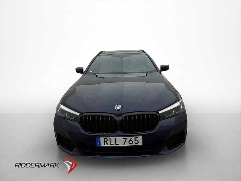 Bild 2 av BMW 530e xDrive Touring M Sport Pano 360 HUD H/K Skinn Drag