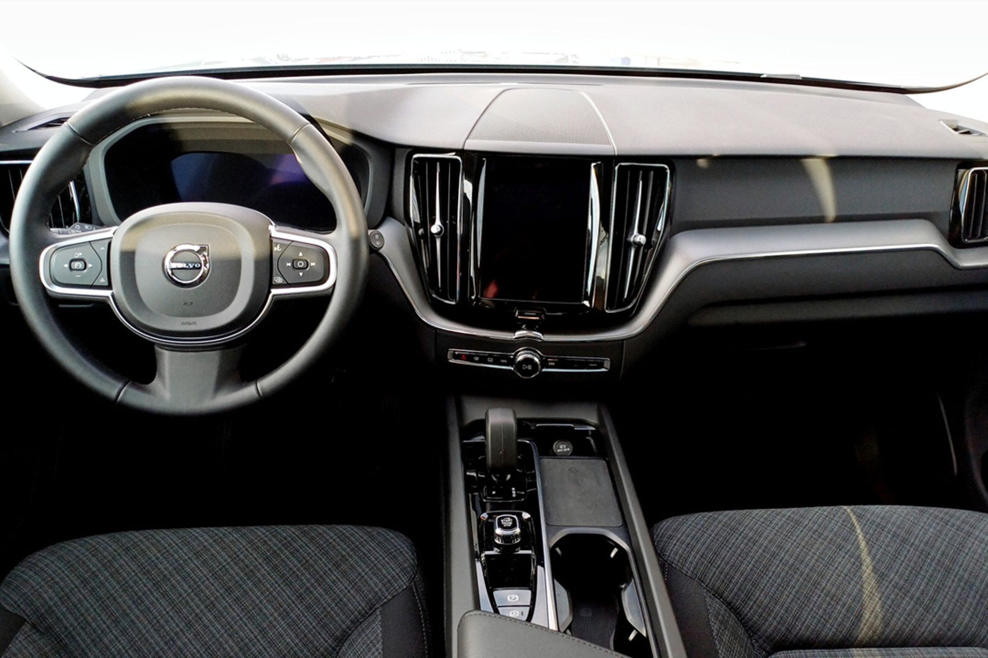 Volvo XC60 T6 Plug-In Hybrid AWD 2025, bild 7/10
