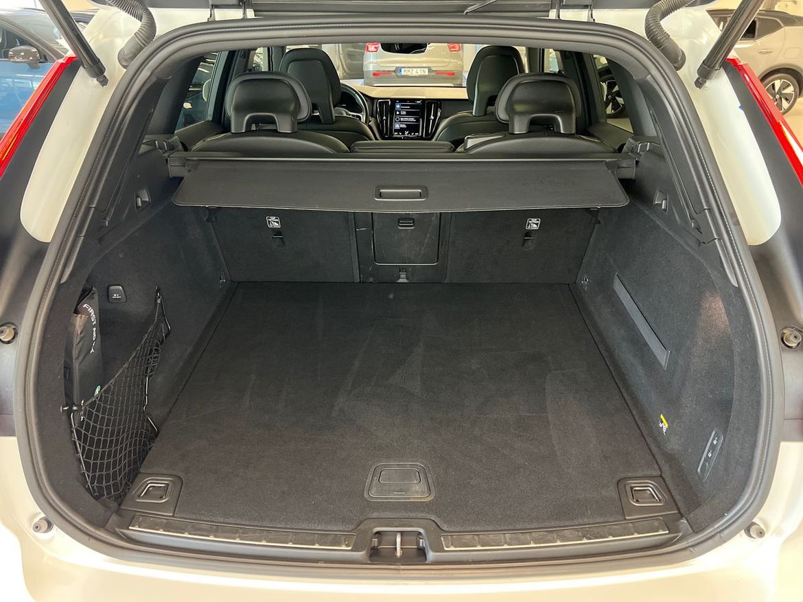 Volvo XC60 2018 - miniatyr 26
