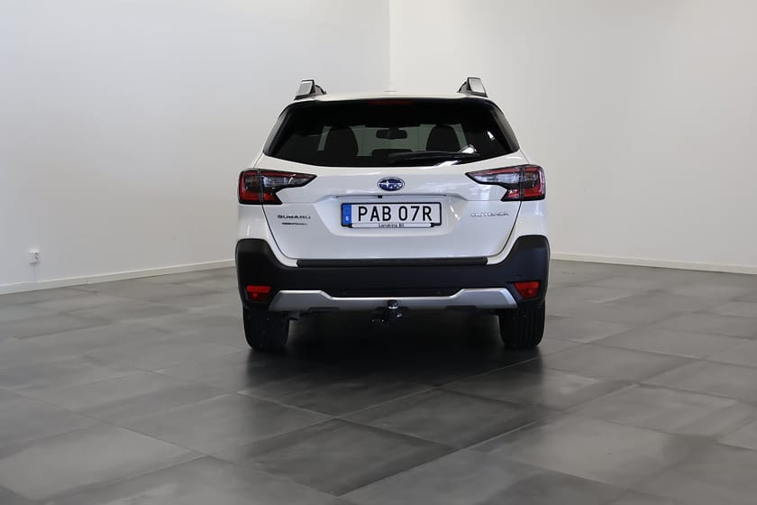 Bild 4 av Subaru Outback Touring Dragkrok Motorvärmare Vinterhjul Låg skatt
