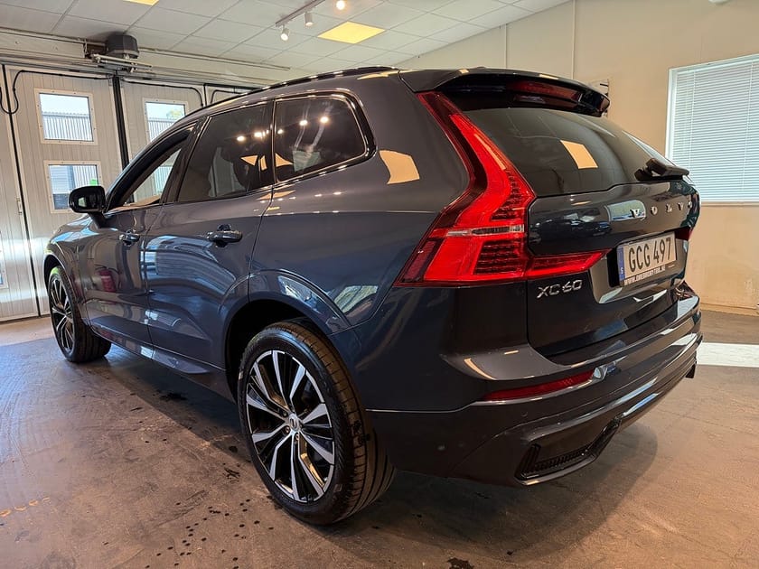 Bild 3 av Volvo XC60 B4 AWD Mildhybrid Plus Dark H/K Drag Blis Skinn SE SPEC