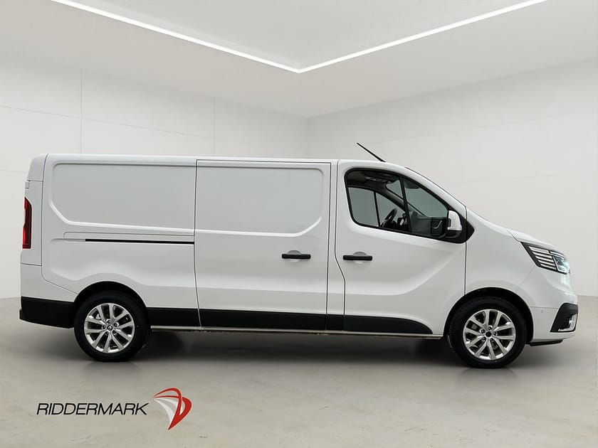 Bild 2 av Renault Trafic Skåpbil L2 Värmare Dragkrok LED B-Kamera CARPLAY Moms