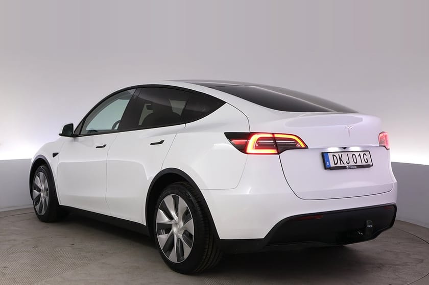 Bild 4 av Tesla Model Y Standard Range RWD Autopilot Panorama Drag