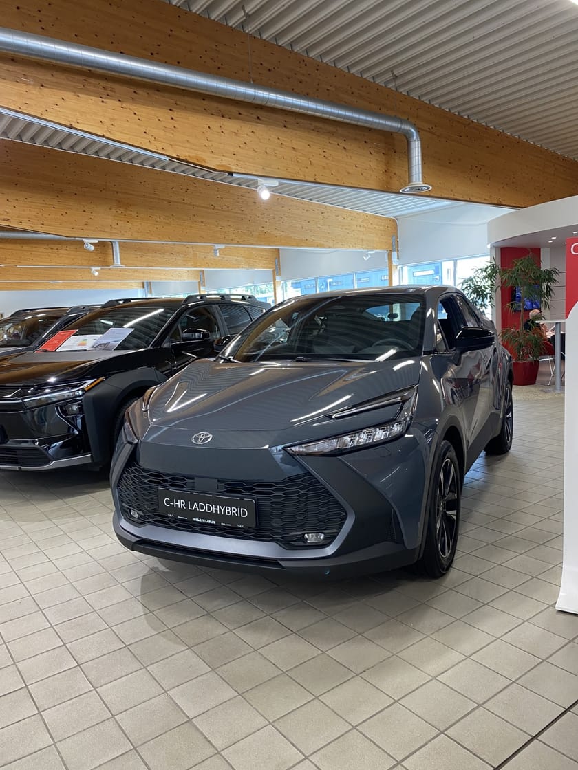 Bild 1 av Toyota C-HR PHEV Plug-In Hybrid e-CVT Style