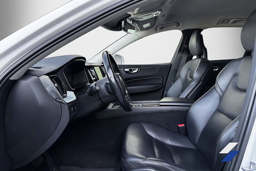 Bild 5 av Volvo XC60 D4 AWD Momentum Helskinn Kamera Värmare Drag SoV-däck