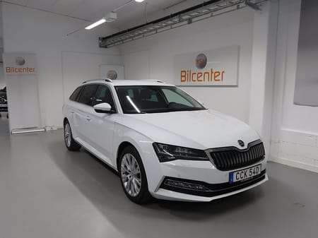 Škoda Superb iV Kombi Skoda 1.4 TSI Style V-Däck ingår Cockpit-Drag-Kamera-Värma