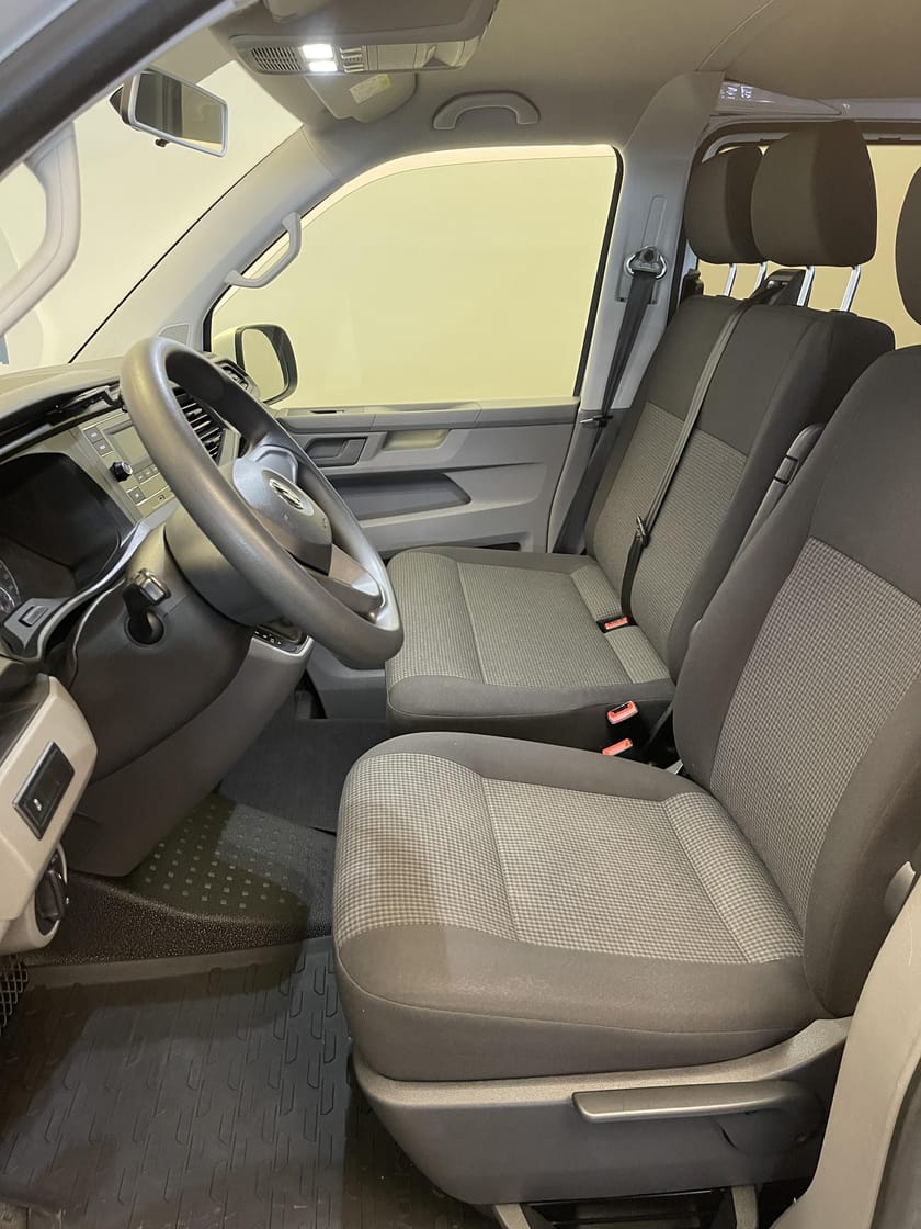 Bild 5 av Volkswagen Transporter Kombi 2.0 TDI BMT DSG (150hk) 9 sätes / Nyservad / Vinterhjul /