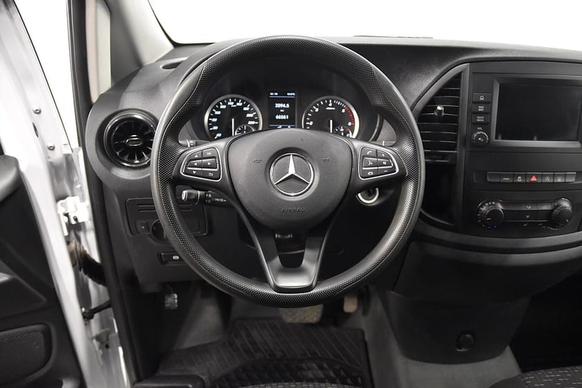 Bild 2 av Mercedes-Benz Vito 116 CDI 2.8t Aut Drag D-värm B-kam Bluetooth Moms 163hk