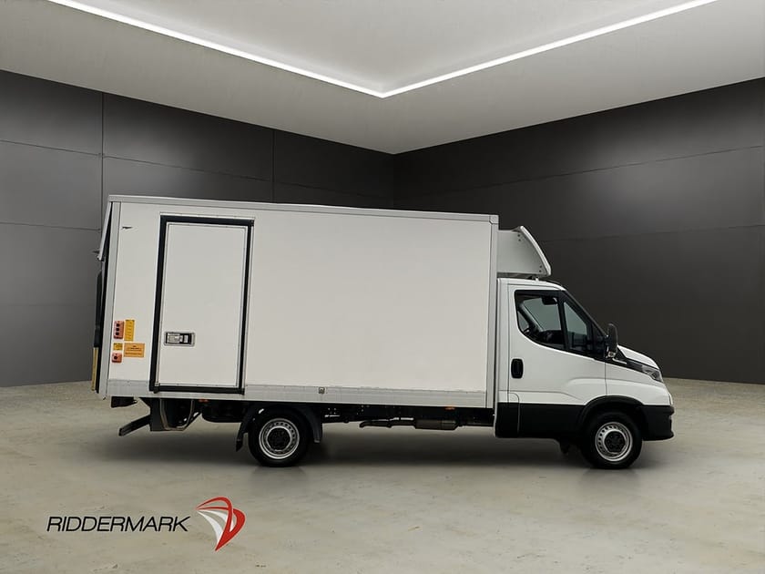 Bild 2 av Iveco Daily 35-140 Chassi Cab 2.3JTD BAKGAVELLYFT Sidodörr Farthållare Moms