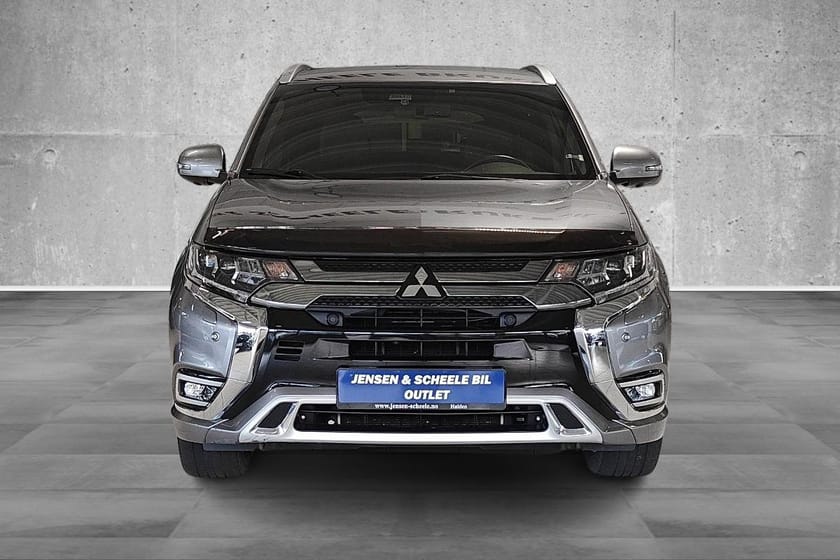 Bilde 2 av Mitsubishi Outlander PHEV Instyle+. R-Kamera, 360 kamera, Krok, DAB, Klima.