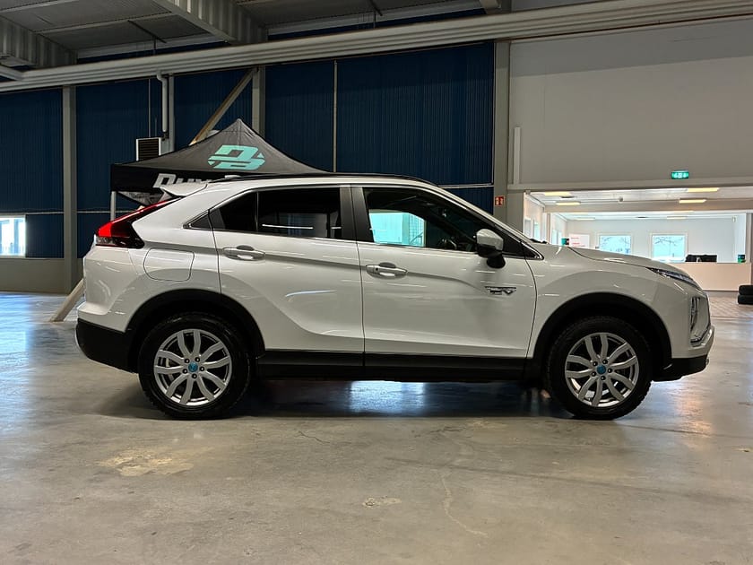 Bild 2 av Mitsubishi Eclipse Cross PHEV 2.4 MIVEC S-AWC| Vinterhjul | Backkamera | Keyless