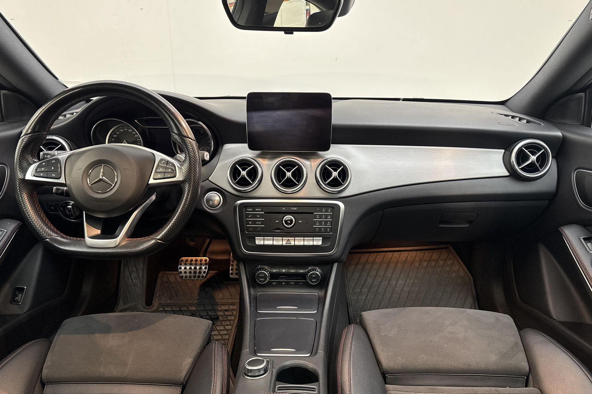 Mercedes-Benz CLA 200 2018, bild 7/10