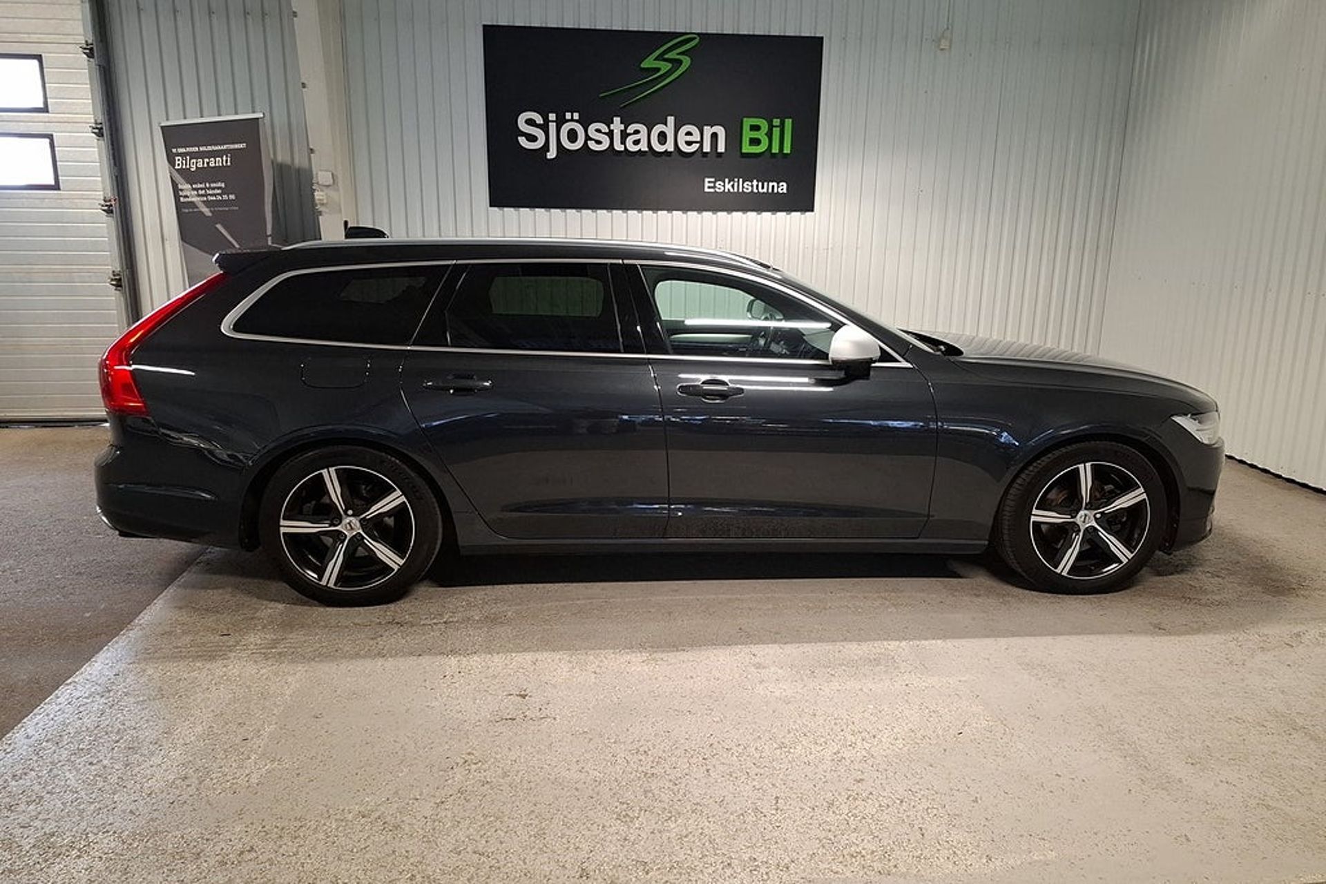 Volvo V90 D4 AWD Geartronic R-Design 2018, bild 6/10