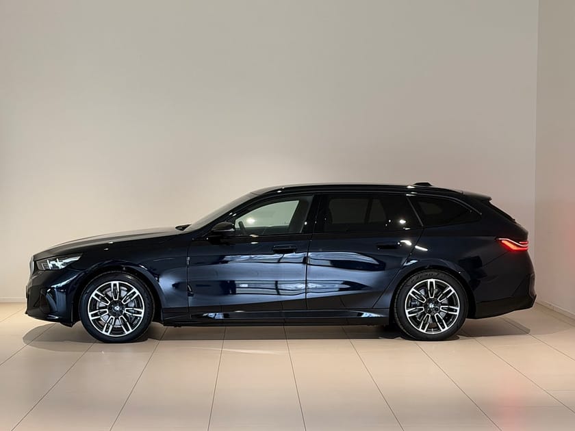 Bild 3 av BMW i5 xDrive40 Touring M Sport H/K Dragkrok Rattvärme