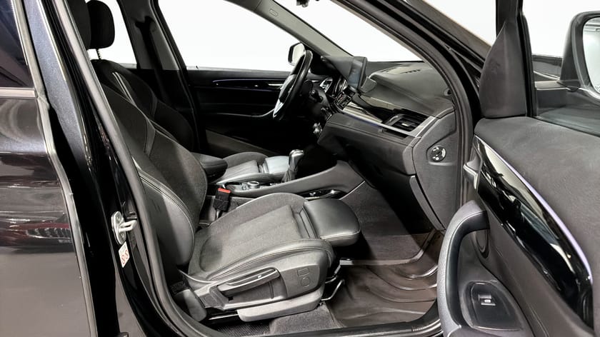 Bild 3 av BMW X1 xDrive25e HUD  Panorama Drag Backkamera