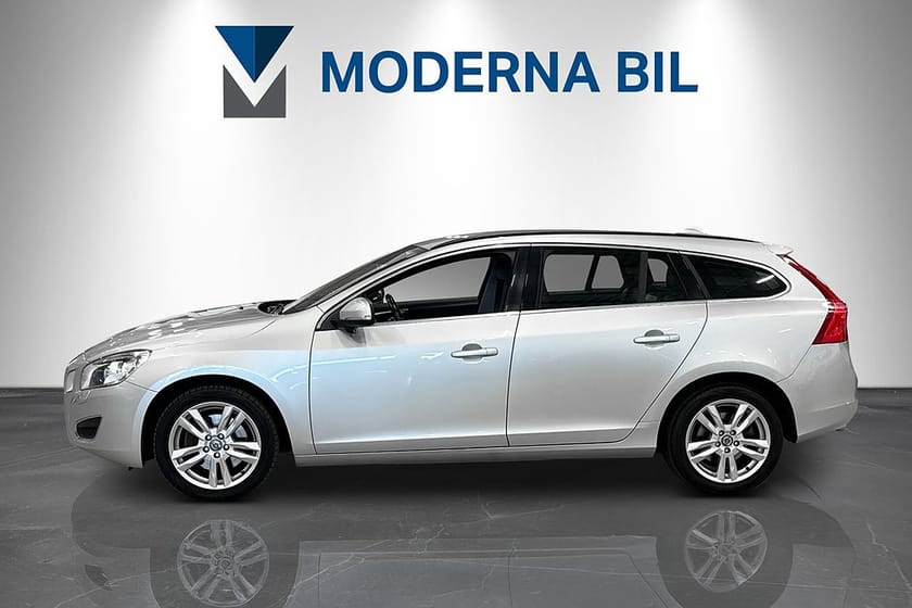 Bild 3 av Volvo V60 D4 AWD 163hk Momentum Aut Dragkrok D-värm Skinn BLIS