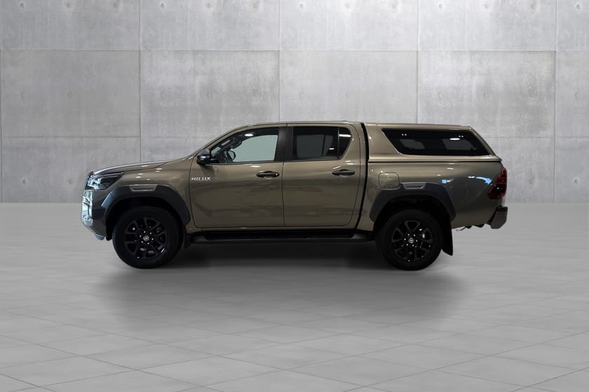 Bilde 3 av Toyota Hilux Dobbelcab SR+ med kapell og Defa pakke