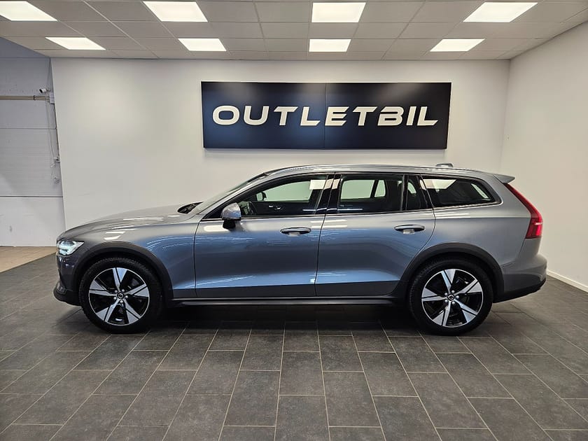 Bild 2 av Volvo V60 Cross Country D4 190hk AWD 4x4 Geartronic Momentum PDC Drag