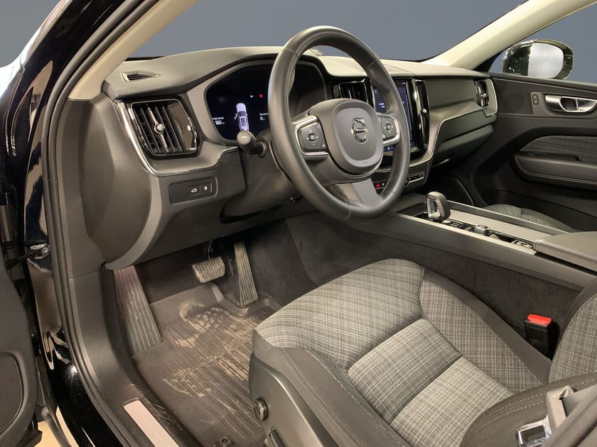 Bild 5 av Volvo XC60 Recharge T6 AWD Core Edition//Dragkrok//
