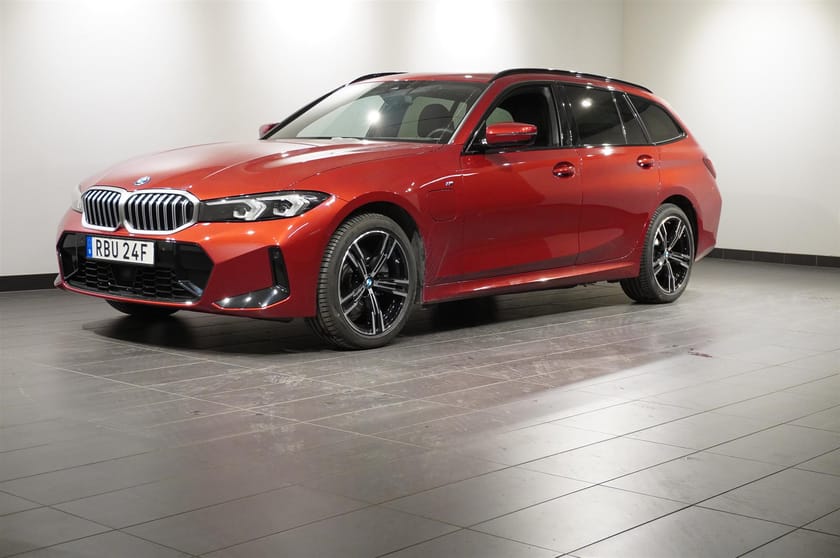 Bild 1 av BMW 330e xDrive Touring M Sport Active Edt. Drag Fartpilot HiFi PA