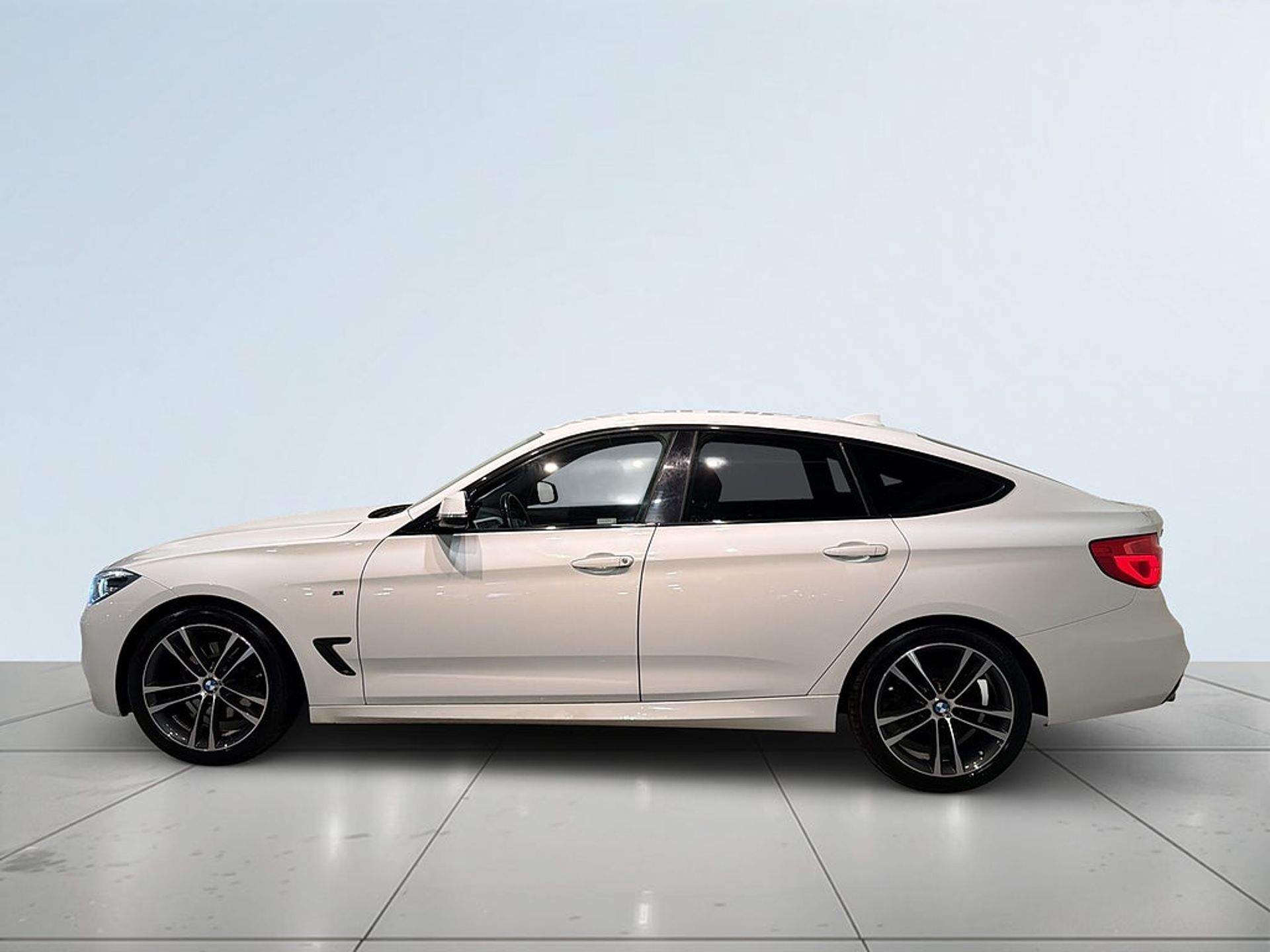 BMW 330 2018, kuva 4/10