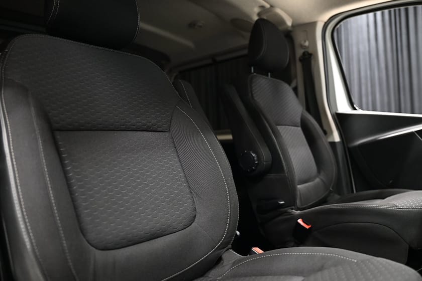 Bild 4 av Opel Vivaro Skåpbil CDTi 125HK Dubbelhytt|5-Sits|V-Inredd|Drag|Värmare|Moms