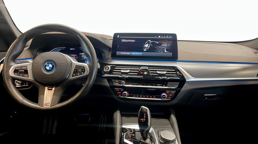 Bild 4 av BMW 530e xDrive Touring M-Sport Drag Rattvärme Komfortöppning