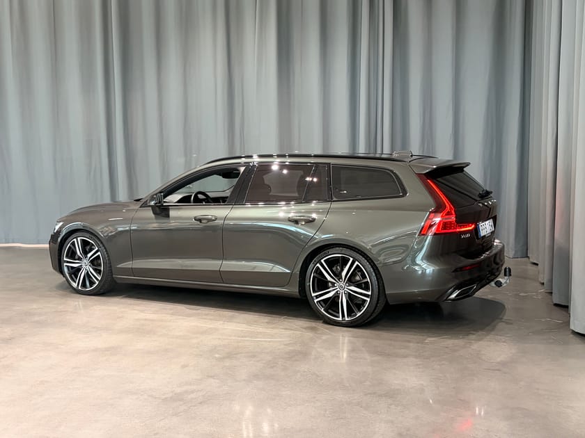 Bild 2 av Volvo V60 B4 II Bensin R-Design Vinterhjul