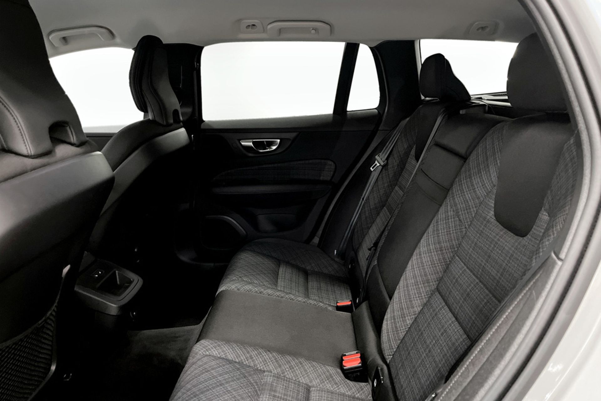 Volvo V60 B4 2024, photo 6/10