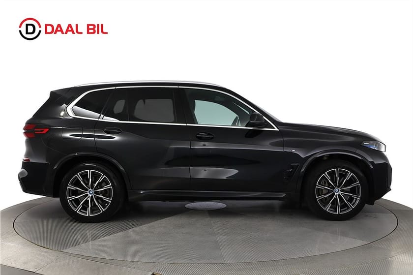 Bild 5 av BMW X5 xDrive50e 490HK M-SPORT INNOVATION H/K® LUFTFJÄD 3DVIEW