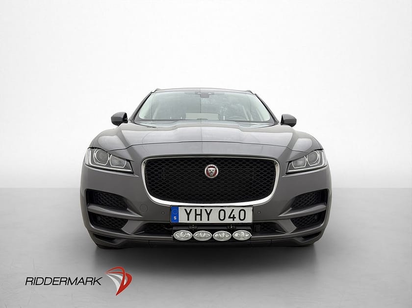 Bild 2 av Jaguar F-Pace 20d AWD 180hk Kamera MERIDIAN-Ljud Keyless