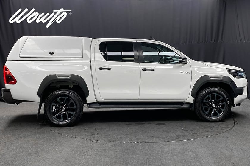 Bild 3 av Toyota Hilux Dubbelhytt DH 2.8 4WD 204HK /Drag /Kåpa /JBL