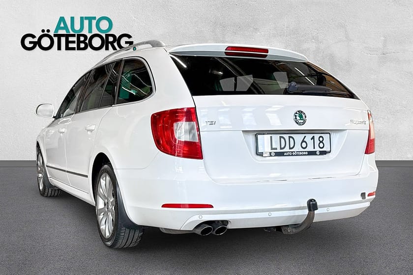 Bild 4 av Škoda Superb Kombi Skoda 1.8 TSI Elegance Panorama Dragkrok Beskitigad