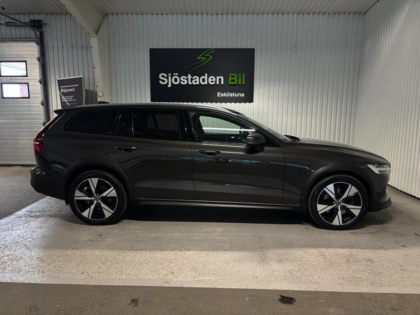 Bild 5 av Volvo V60 Cross Country B4 AWD Geartronic Adv SE GPS ACC Drag Värmare Helskinn