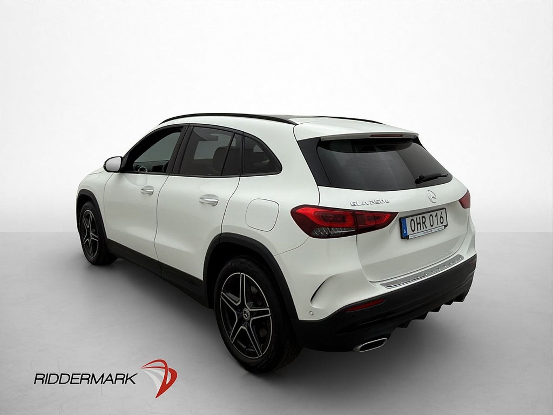 Mercedes-Benz GLA 250 e AMG Line Pano 2023, photo 6/40