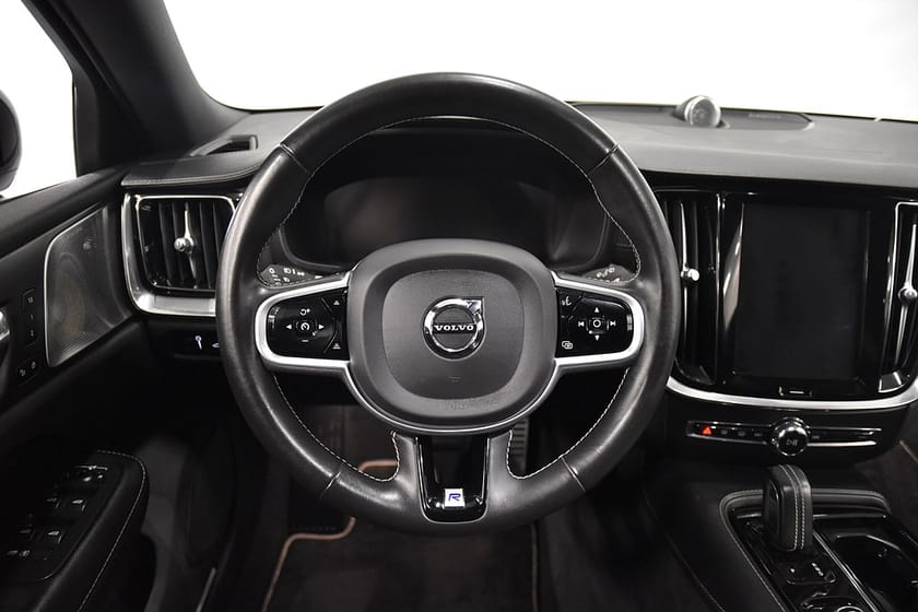 Bild 2 av Volvo V60 T8 TE AWD R-Design HUD B&W Skinn Massage 392hk