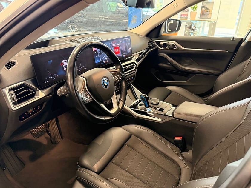 Bild 4 av BMW i4 eDrive40 Gran Coupé Rattvärme Adaptiv farthållare Drag