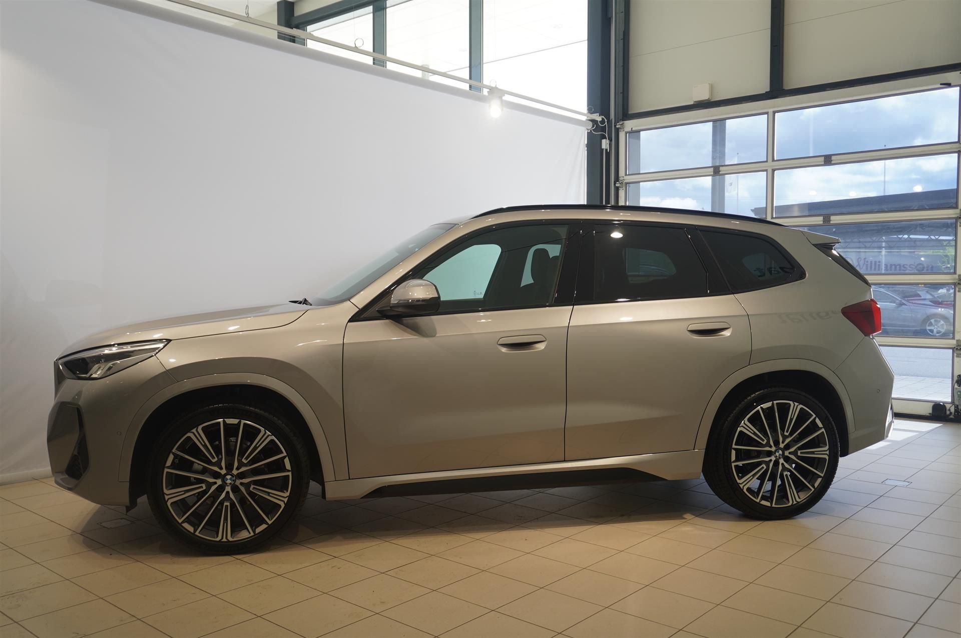 BMW iX1 eDrive20, 204ps, 2026