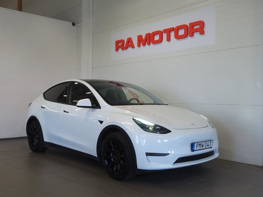 Bild 3 av Tesla Model Y Long Range AWD 514hk Moms 20" Induction Pano