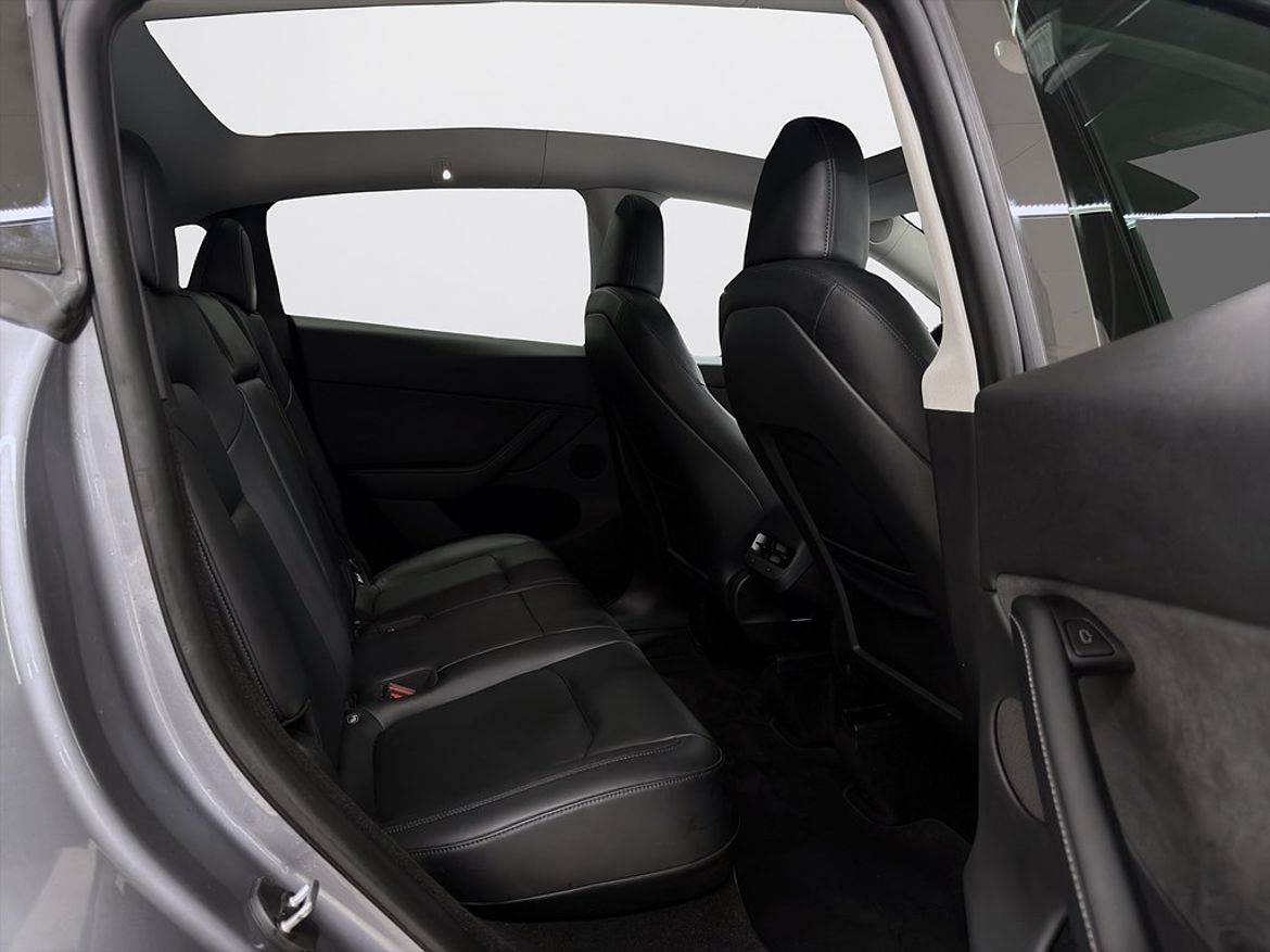 Tesla Model Y Long Range AWD, 514ps, 2024