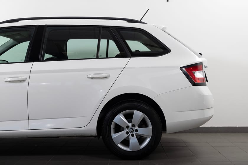 Bild 5 av Škoda Fabia Kombi 1.0 TSI DSG 110hk / PDC / Apple Carplay